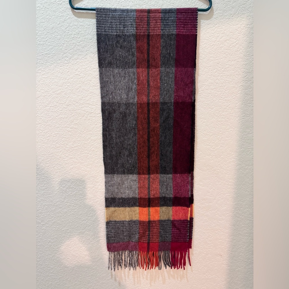 Absolutely gorgeous plaid women’s scar by Fraas
